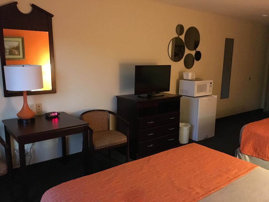 Howard Johnson By Wyndham Houma Bagian luar foto