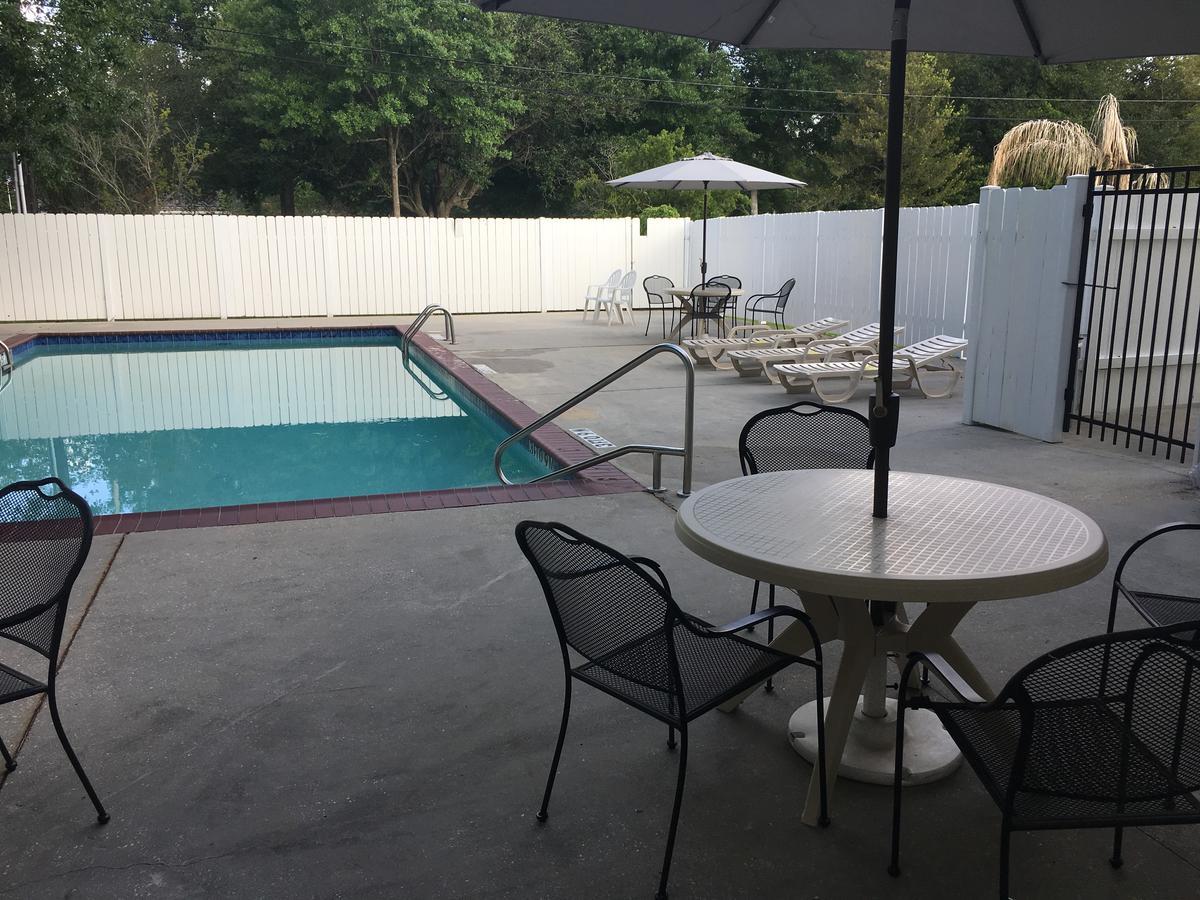 Howard Johnson By Wyndham Houma Bagian luar foto