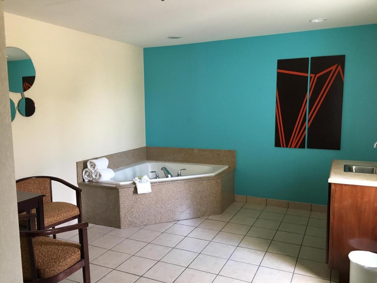 Howard Johnson By Wyndham Houma Bagian luar foto